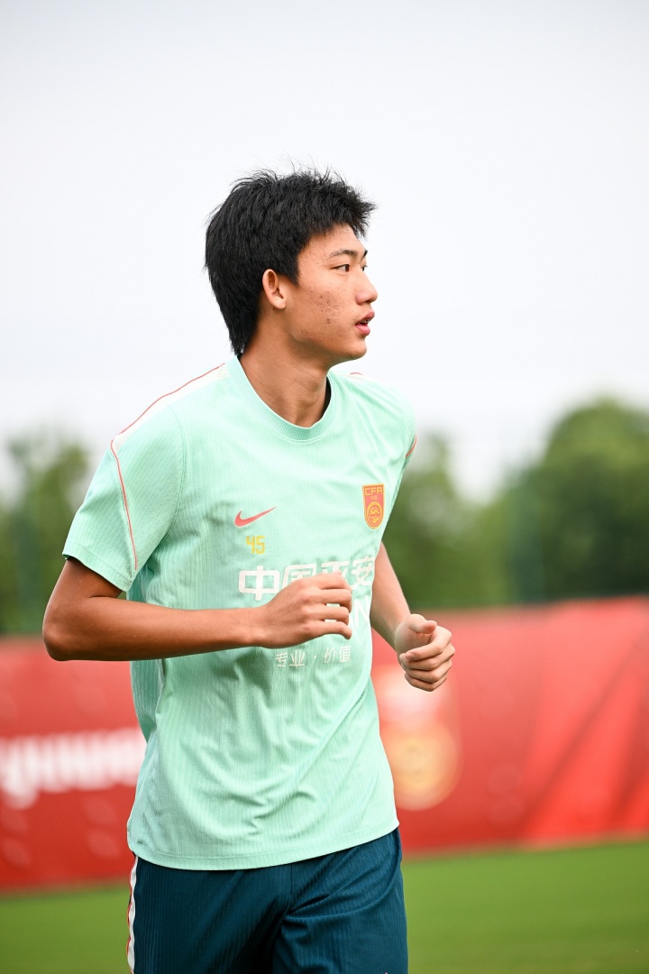破上古纪录?若17岁赵松源今晚登场,将成为有记录以来最年轻国脚
