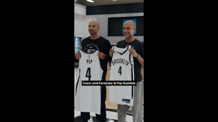 传奇联动!瓜帅与NBA布鲁克林篮网主帅见面,获赠篮网4号球衣